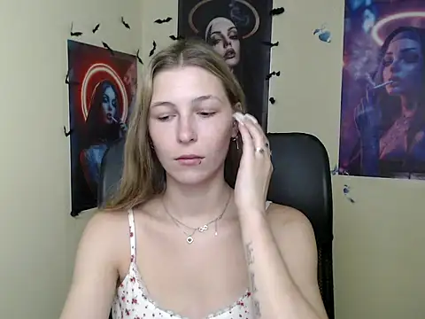 Snapshot of StrangerGi chatting on 3, 7, 2026 StrangerGi online show from 3, 7, 2026
