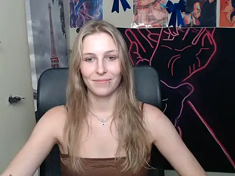 Snapshot of StrangerGi chatting on 7, 7, 2026 StrangerGi online show from 7, 7, 2026
