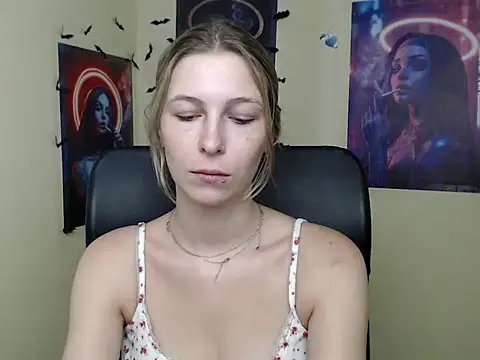 Snapshot of StrangerGi chatting on 9, 7, 2026 StrangerGi online show from 9, 7, 2026