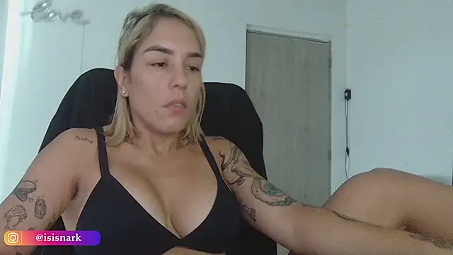 Snapshot of Isis69_ chatting on 4, 1, 2025 Isis69 online show from 4, 1, 2025