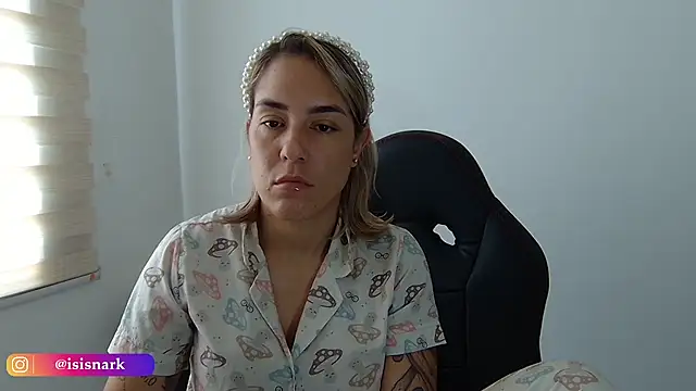 Snapshot of Isis69_ chatting on 4, 10, 2025 Isis69 online show from 4, 10, 2025