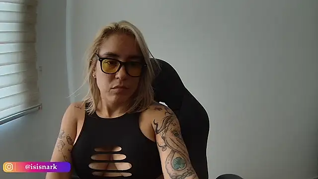 Snapshot of Isis69_ chatting on 31, 10, 2025 Isis69 online show from 31, 10, 2025