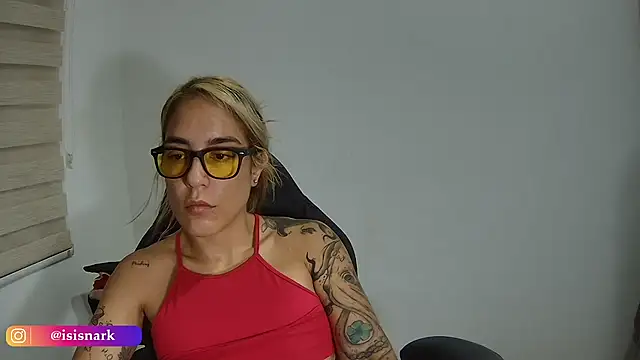 Snapshot of Isis69_ chatting on 12, 11, 2025 Isis69 online show from 12, 11, 2025