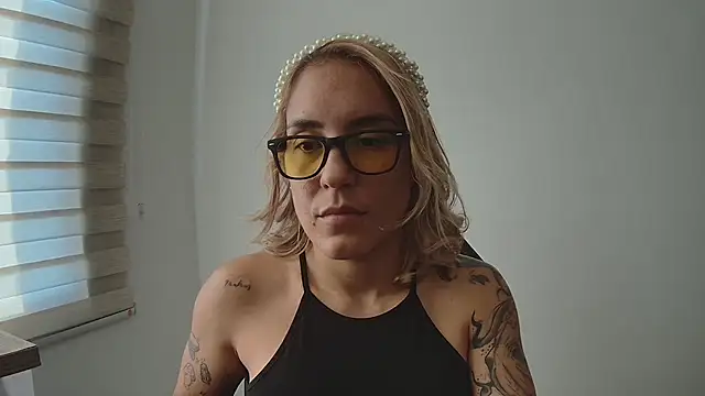 Snapshot of Isis69_ chatting on 4, 12, 2025 Isis69 online show from 4, 12, 2025