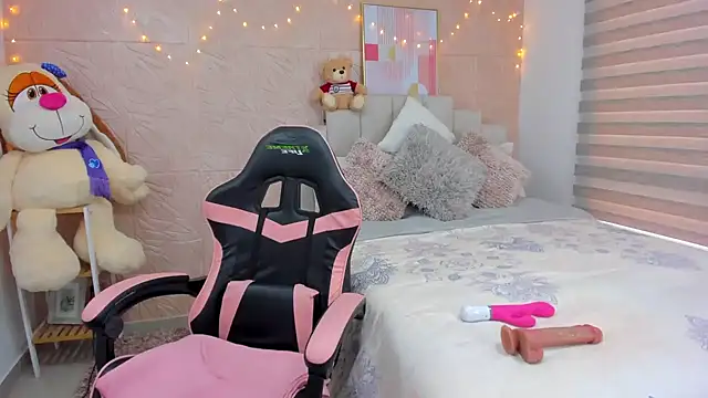 emilyharrix online show from 1, 12, 2024