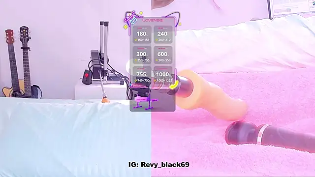 Snapshot of revy_blacck chatting on 21, 10, 2025 revy blacck online show from 21, 10, 2025