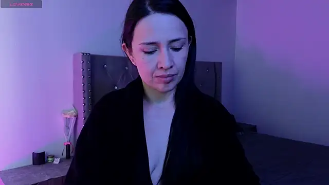 cristal hilton 10 online show from 28, 11, 2025