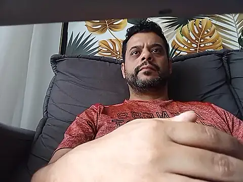 Snapshot of HornyBeachBoyBR chatting on 8, 11, 2025 HornyBeachBoyBR online show from 8, 11, 2025