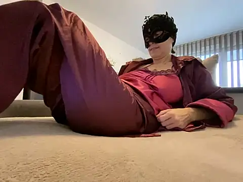 Marilou1983 online show from 1, 2, 2025