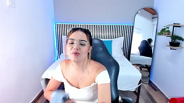 Stacey white  online show from 1, 3, 2026