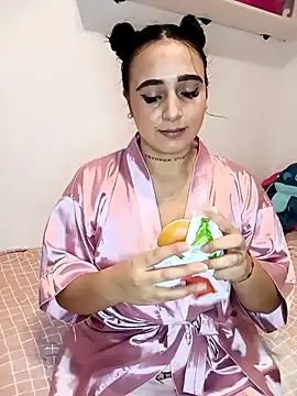 Snapshot of Juanamd1 chatting on 5, 1, 2025 Juanamd1 online show from 5, 1, 2025