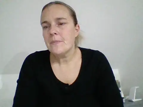 Snapshot of scrummymummy2 chatting on 3, 12, 2025 scrummymummy2 online show from 3, 12, 2025