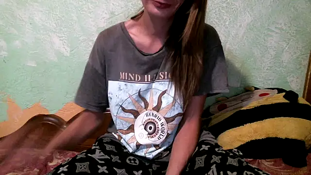 Snapshot of DennisXCaroll chatting on 8, 11, 2025 DennisXCaroll online show from 8, 11, 2025