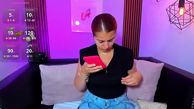 Nahiajhonson  online show from 12, 3, 2026