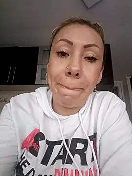 Snapshot of coral_smitth chatting on 2, 3, 2025 coral smitth online show from 2, 3, 2025