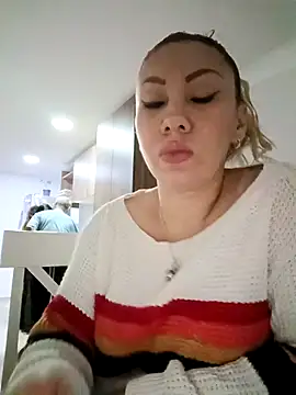 Snapshot of coral_smitth chatting on 8, 10, 2025 coral smitth online show from 8, 10, 2025