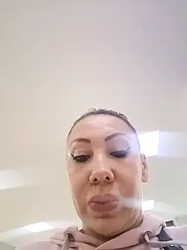 Snapshot of coral_smitth chatting on 5, 11, 2025 coral smitth online show from 5, 11, 2025