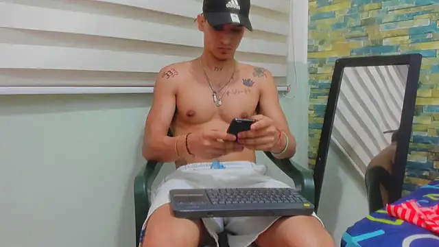 Snapshot of MasterSEX420 chatting on 9, 3, 2025 MasterSEX420 online show from 9, 3, 2025