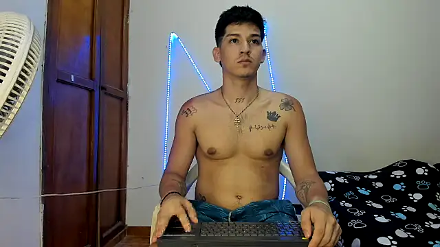 Snapshot of MasterSEX420 chatting on 1, 10, 2025 MasterSEX420 online show from 1, 10, 2025
