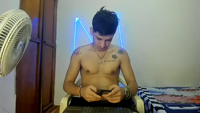Snapshot of MasterSEX420 chatting on 6, 10, 2025 MasterSEX420 online show from 6, 10, 2025