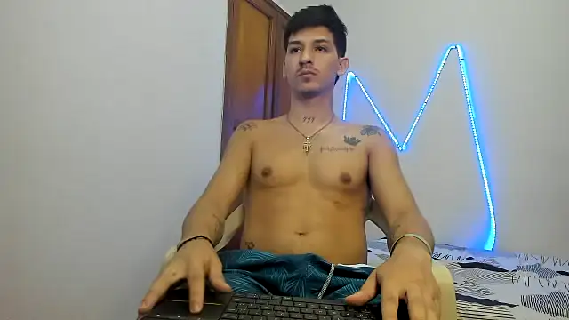 Snapshot of MasterSEX420 chatting on 6, 11, 2025 MasterSEX420 online show from 6, 11, 2025