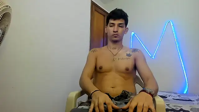 Snapshot of MasterSEX420 chatting on 9, 11, 2025 MasterSEX420 online show from 9, 11, 2025