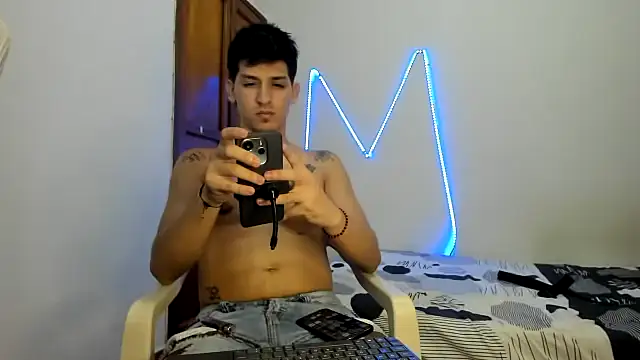 Snapshot of MasterSEX420 chatting on 10, 11, 2025 MasterSEX420 online show from 10, 11, 2025