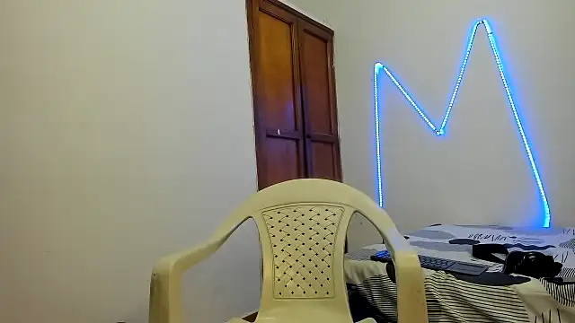 Snapshot of MasterSEX420 chatting on 12, 11, 2025 MasterSEX420 online show from 12, 11, 2025