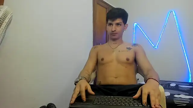 Snapshot of MasterSEX420 chatting on 17, 11, 2025 MasterSEX420 online show from 17, 11, 2025