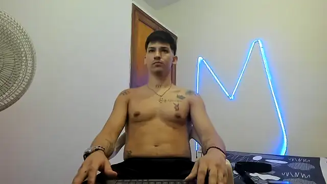 Snapshot of MasterSEX420 chatting on 20, 11, 2025 MasterSEX420 online show from 20, 11, 2025