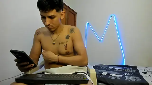 Snapshot of MasterSEX420 chatting on 22, 11, 2025 MasterSEX420 online show from 22, 11, 2025