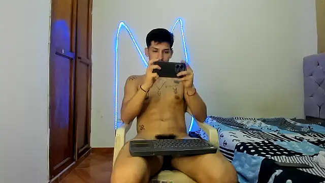 Snapshot of MasterSEX420 chatting on 28, 11, 2025 MasterSEX420 online show from 28, 11, 2025