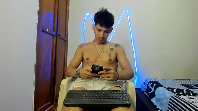 Snapshot of MasterSEX420 chatting on 28, 11, 2025 MasterSEX420 online show from 28, 11, 2025