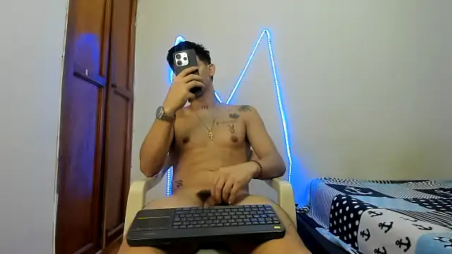 Snapshot of MasterSEX420 chatting on 30, 11, 2025 MasterSEX420 online show from 30, 11, 2025