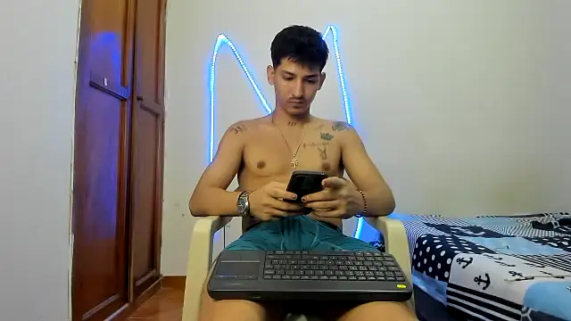 Snapshot of MasterSEX420 chatting on 1, 12, 2025 MasterSEX420 online show from 1, 12, 2025