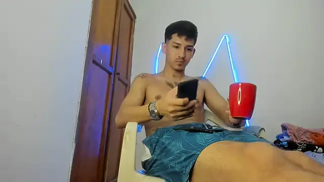 Snapshot of MasterSEX420 chatting on 18, 12, 2025 MasterSEX420 online show from 18, 12, 2025