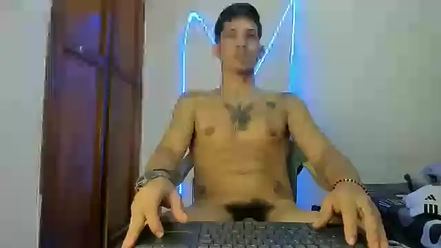 Snapshot of MasterSEX420 chatting on 20, 12, 2025 MasterSEX420 online show from 20, 12, 2025