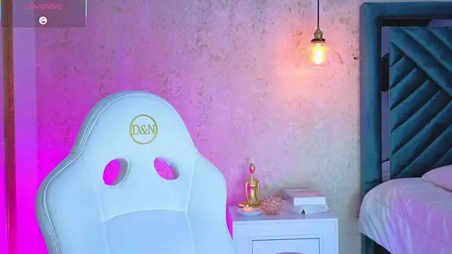 Snapshot of AlessiaLondon chatting on 23, 11, 2025 AlessiaLondon online show from 23, 11, 2025