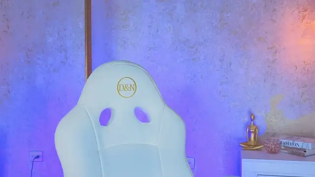 Snapshot of AlessiaLondon chatting on 16, 12, 2025 AlessiaLondon online show from 16, 12, 2025