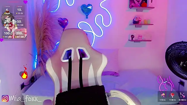 Snapshot of Mia_foxx_ chatting on 5, 2, 2025 Mia foxx online show from 5, 2, 2025