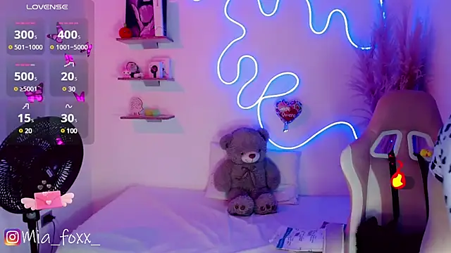 Snapshot of Mia_foxx_ chatting on 12, 3, 2025 Mia foxx online show from 12, 3, 2025