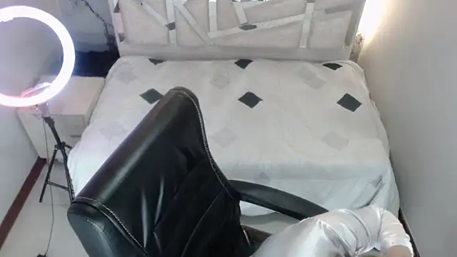 Snapshot of Salome_Milf202 chatting on 21, 12, 2025 Salome Milf202 online show from 21, 12, 2025