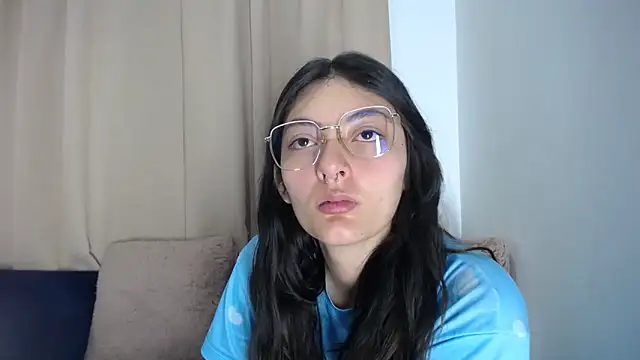 lessliee22  online show from 11, 4, 2026