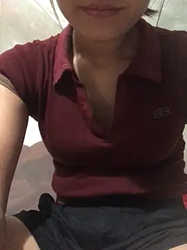 Snapshot of Cute_lady99 chatting on 18, 11, 2025 Cute lady99 online show from 18, 11, 2025