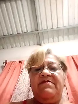 Madrastrahot69 online show from 2, 10, 2025