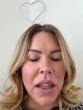 Lara Bergmann online show from 2, 3, 2025