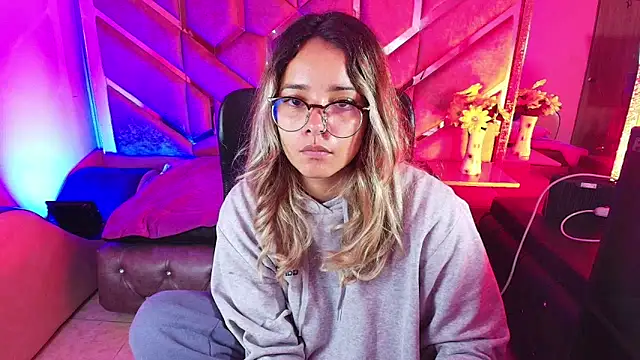 Olivia Fox69 online show from 24, 11, 2025