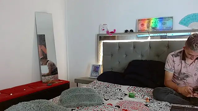 parejacaliente20154 online show from 15, 1, 2025