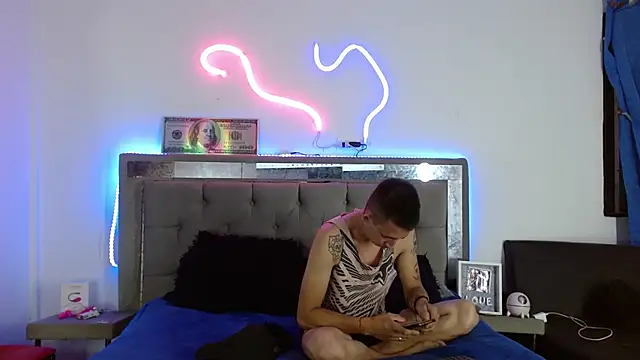 parejacaliente20154 online show from 5, 2, 2025