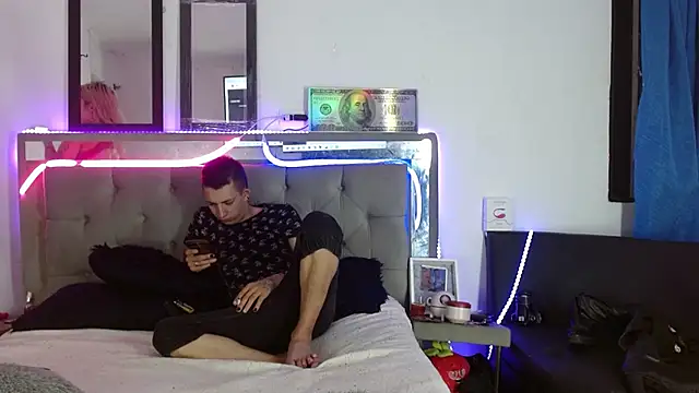 parejacaliente20154 online show from 13, 2, 2025